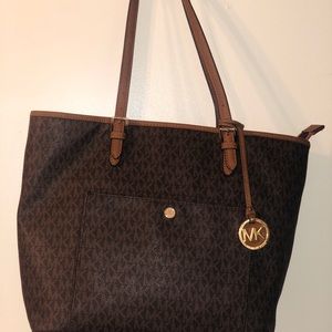 Michael Kors jet set logo tote !